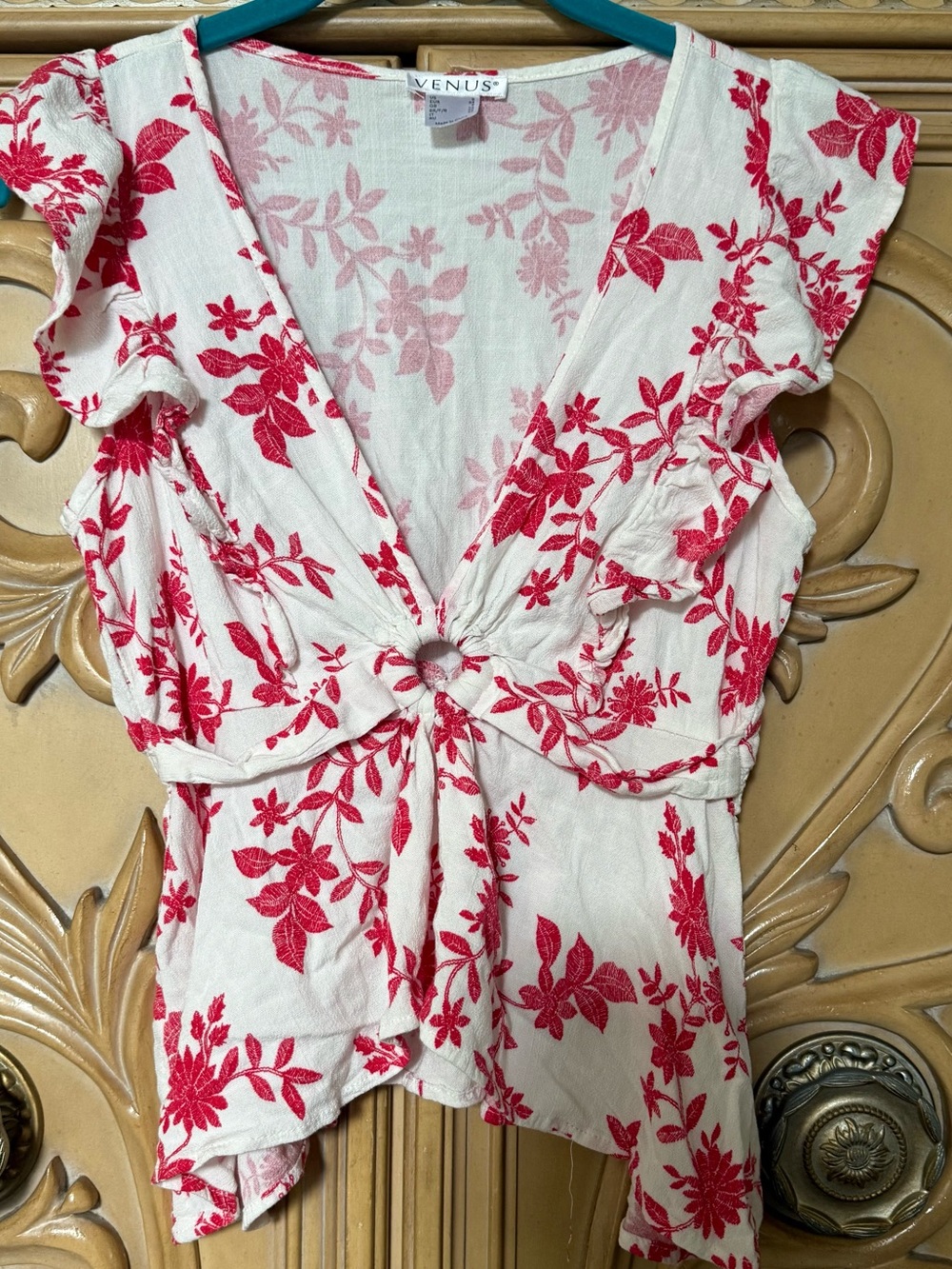 VENUS White Top with Red Floral Knot Front opening w/ Handkerchief Hem guc sz 2